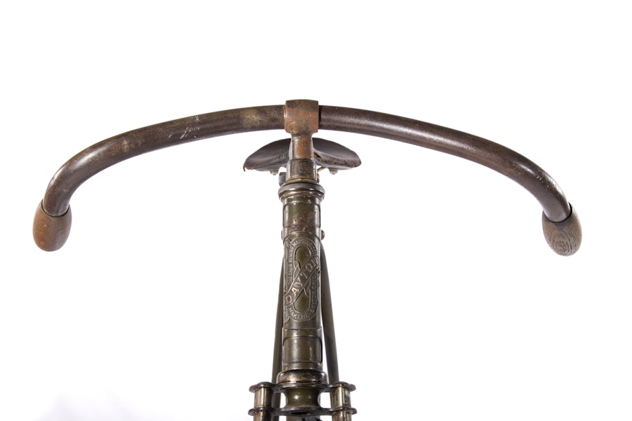 Detail shot of the handlebar and head tube